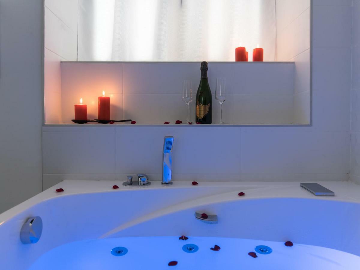 Luxury Studio & Spa-Lyon Centre Luaran gambar