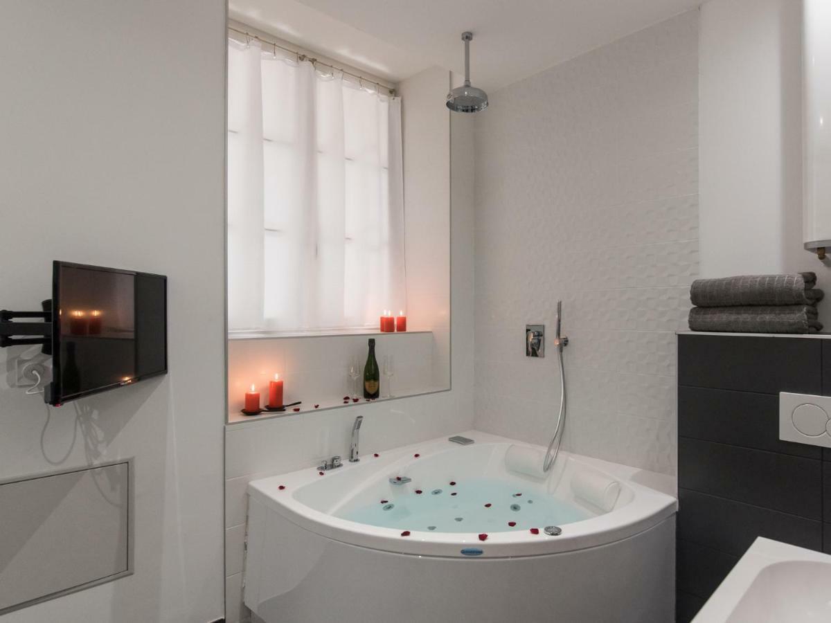 Luxury Studio & Spa-Lyon Centre Luaran gambar