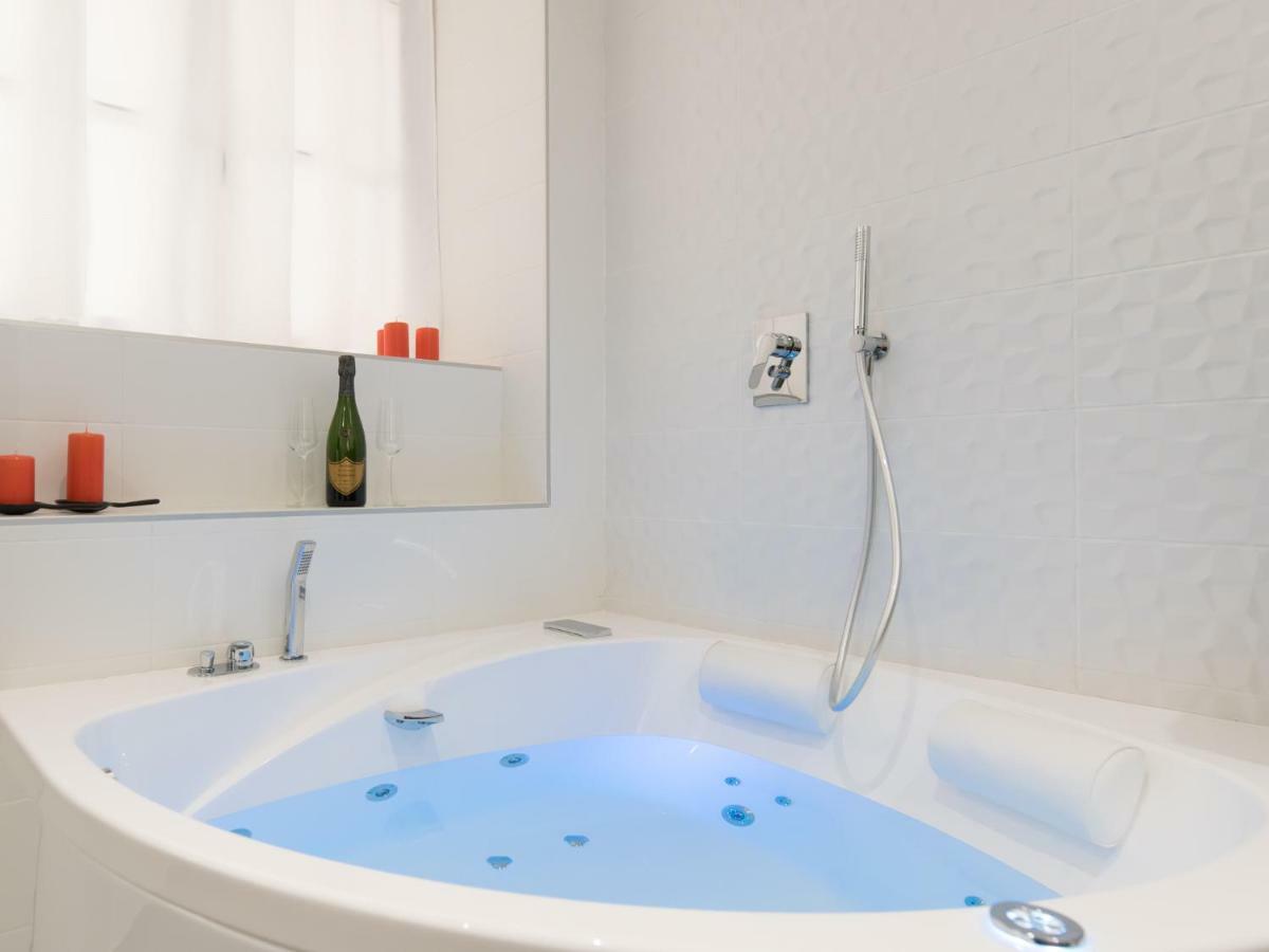 Luxury Studio & Spa-Lyon Centre Luaran gambar