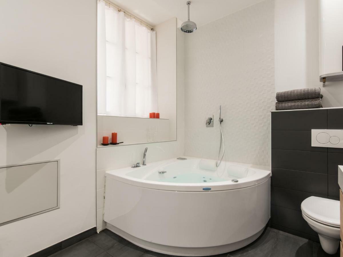 Luxury Studio & Spa-Lyon Centre Luaran gambar