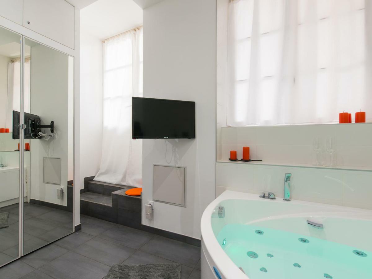 Luxury Studio & Spa-Lyon Centre Luaran gambar