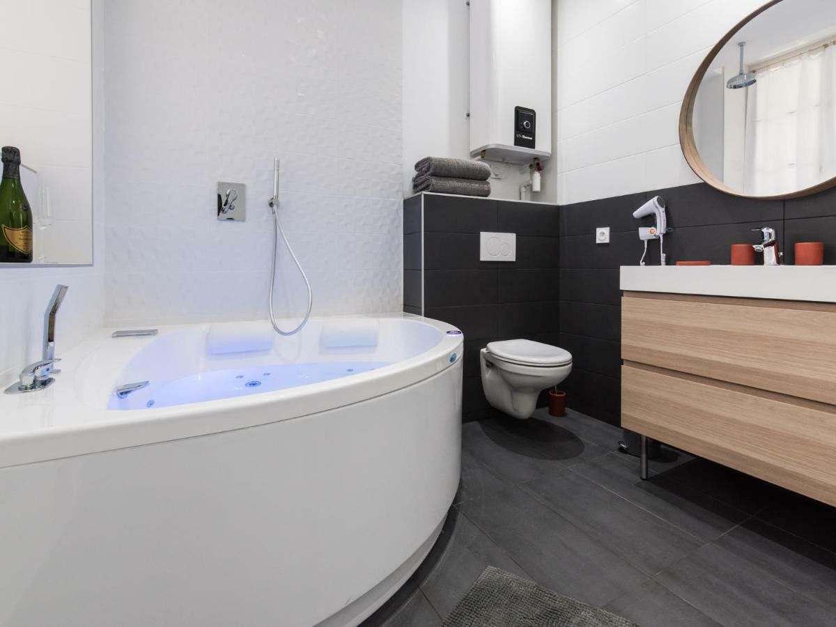 Luxury Studio & Spa-Lyon Centre Luaran gambar
